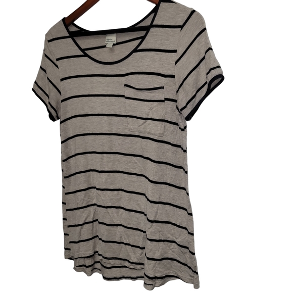 Cover Stitched Women's Top. Size Small.  Excellent Condition Pre-owned. - Picture 2 of 7